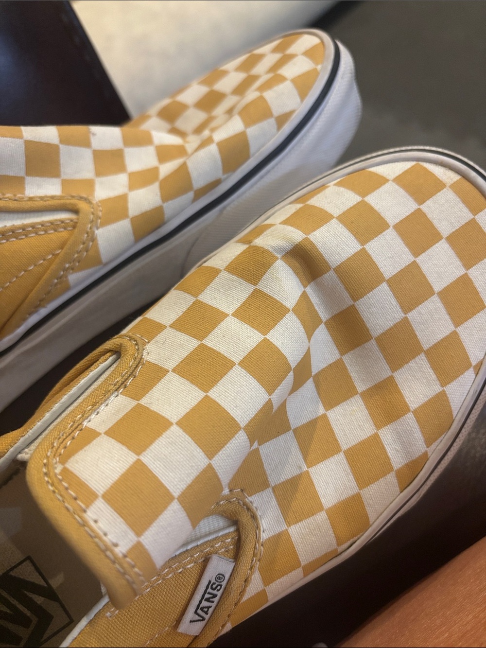 Vans unisex -On Checkerboard Sneakers - Yellow & White womens 9.5 men's 8 - Picture 3 of 4